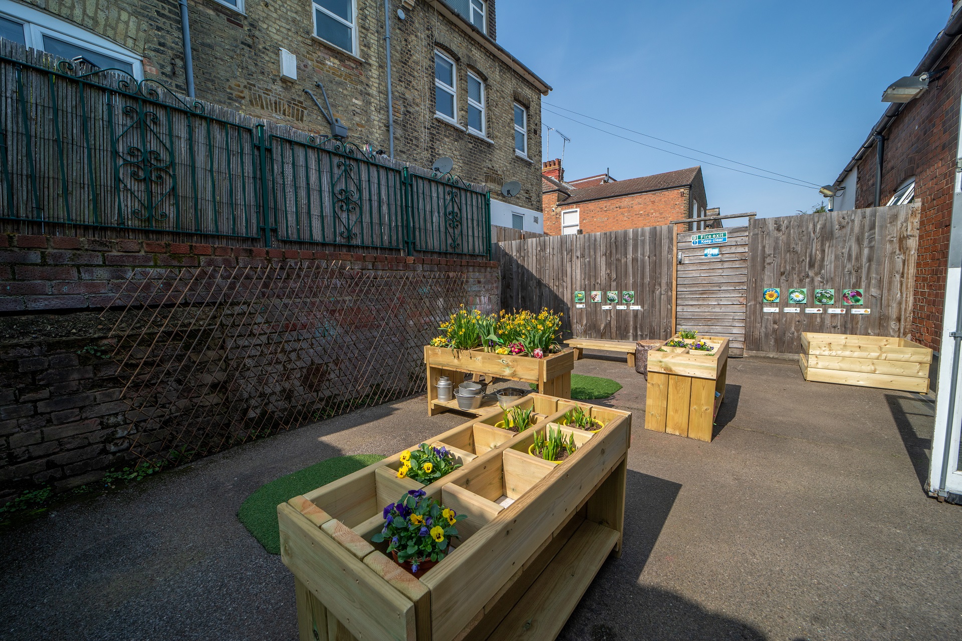 New Southgate Nursery images potting garden